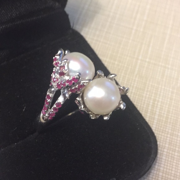 Jewelry - Deluxe Natural button creamy pearl 9mm rubies RING